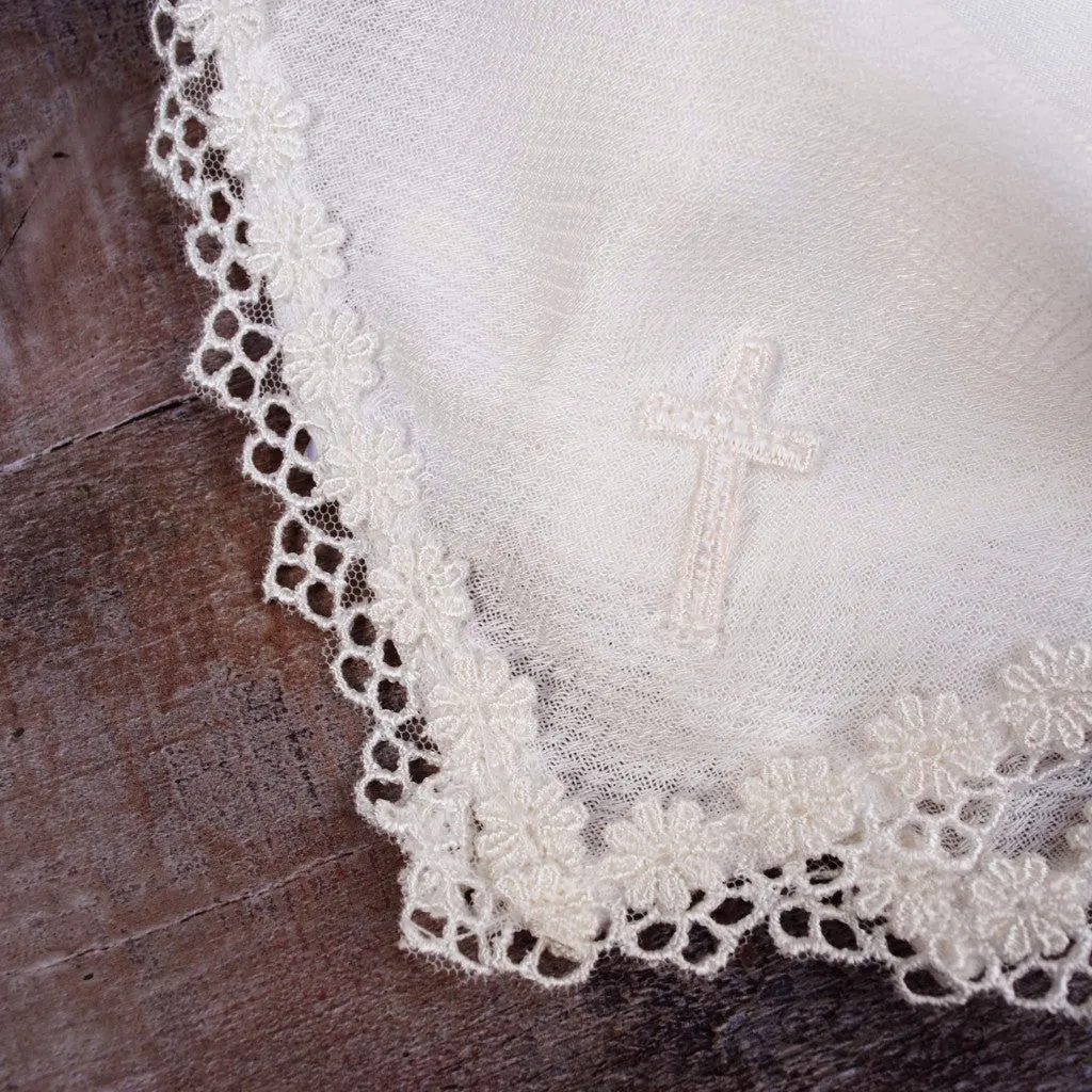 Bamboo comforter with lace trim