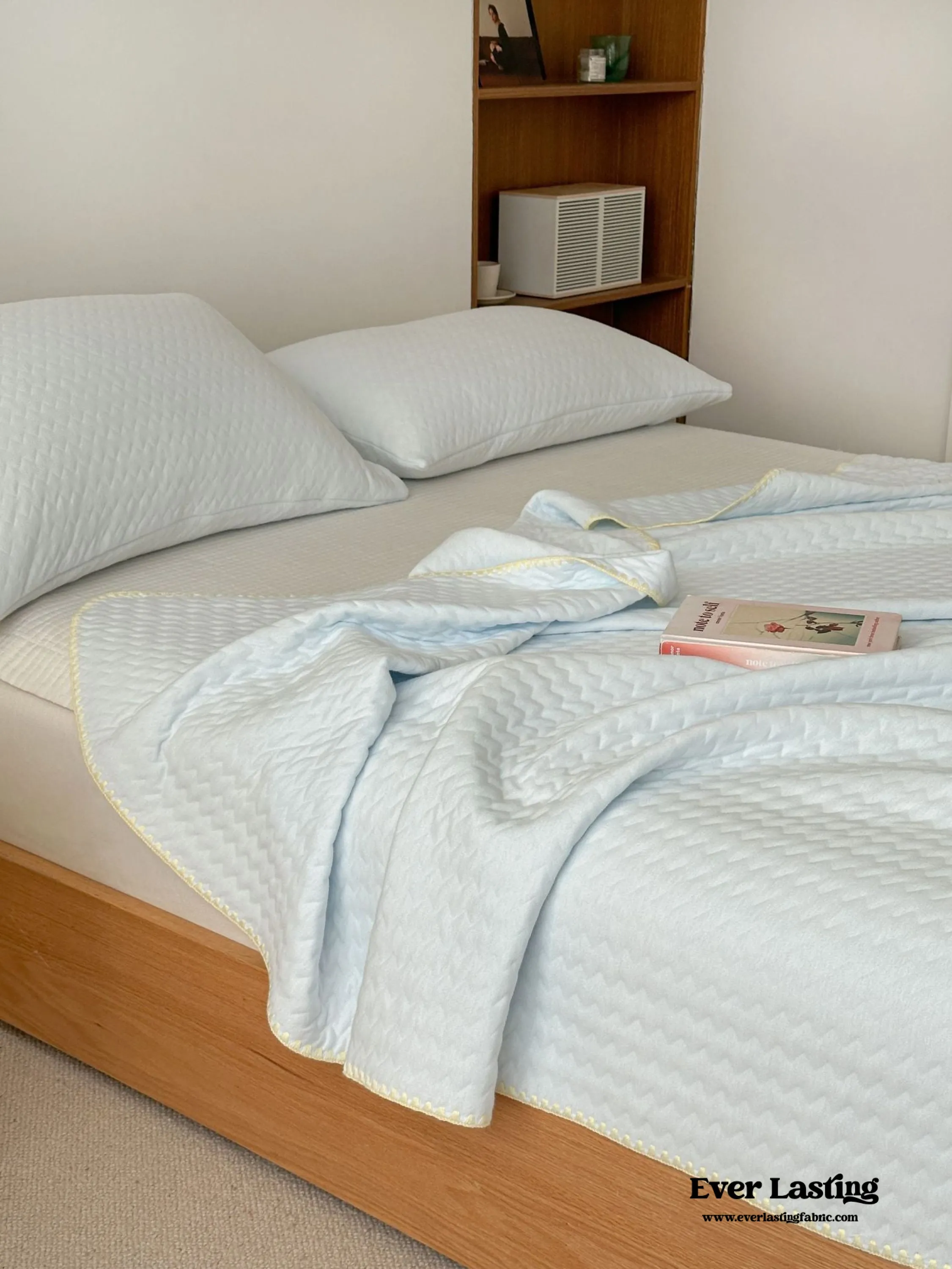 Breathable Pastel Knitted Blanket / Pink Stripes