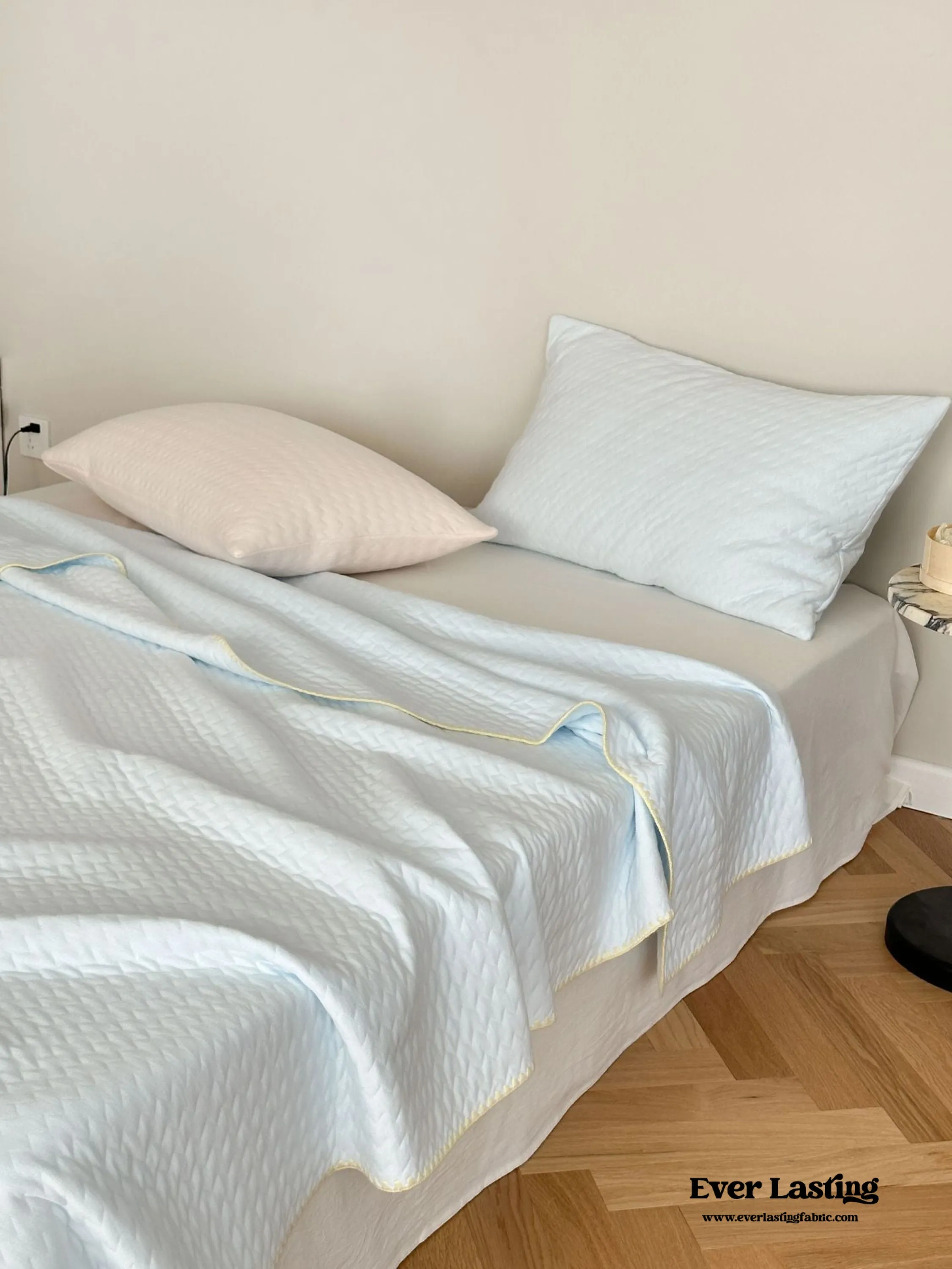 Breathable Pastel Knitted Blanket / Pink Stripes