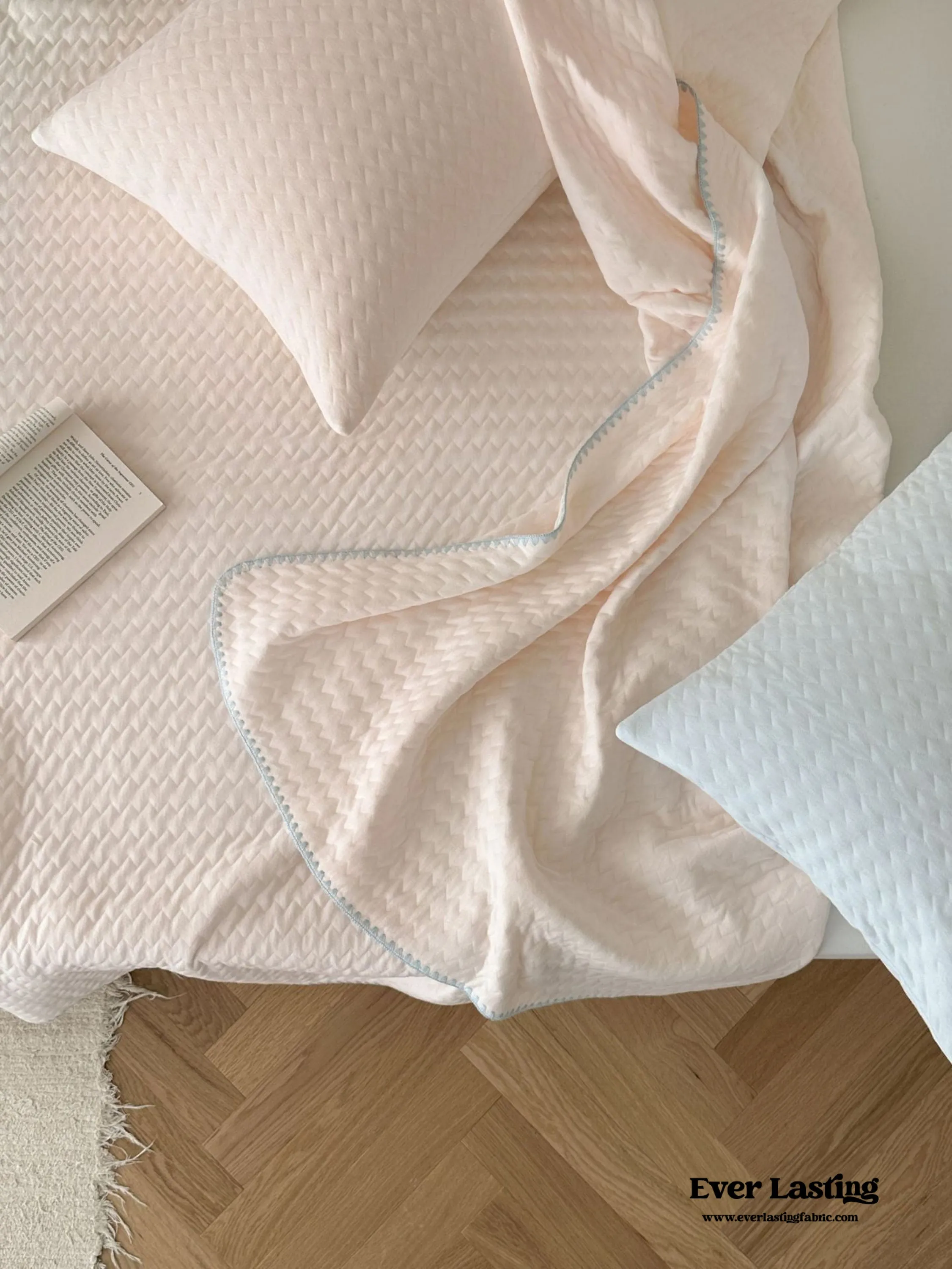 Breathable Pastel Knitted Blanket / Pink Stripes