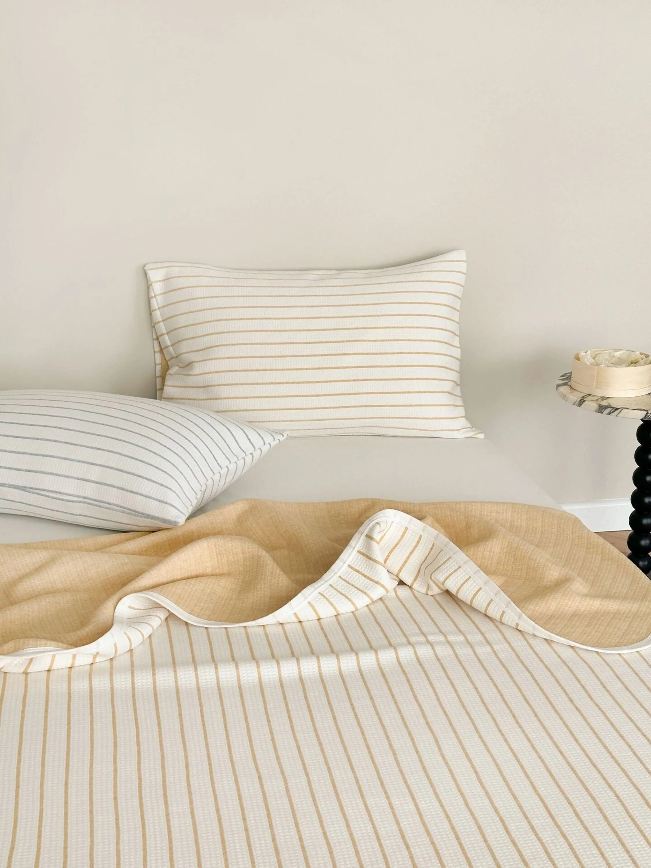 Breathable Pastel Knitted Blanket / Pink Stripes