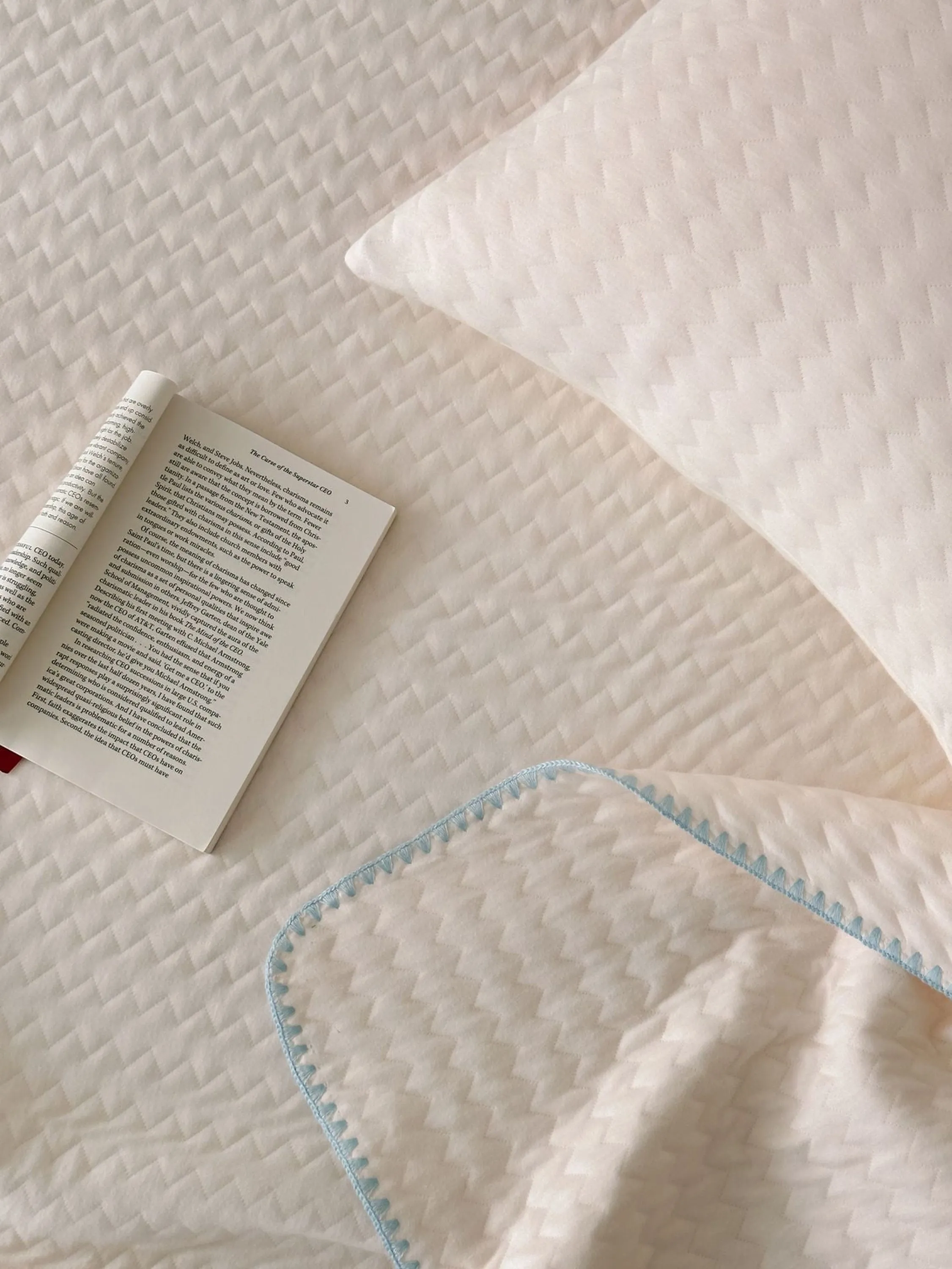 Breathable Pastel Knitted Blanket / Pink Stripes