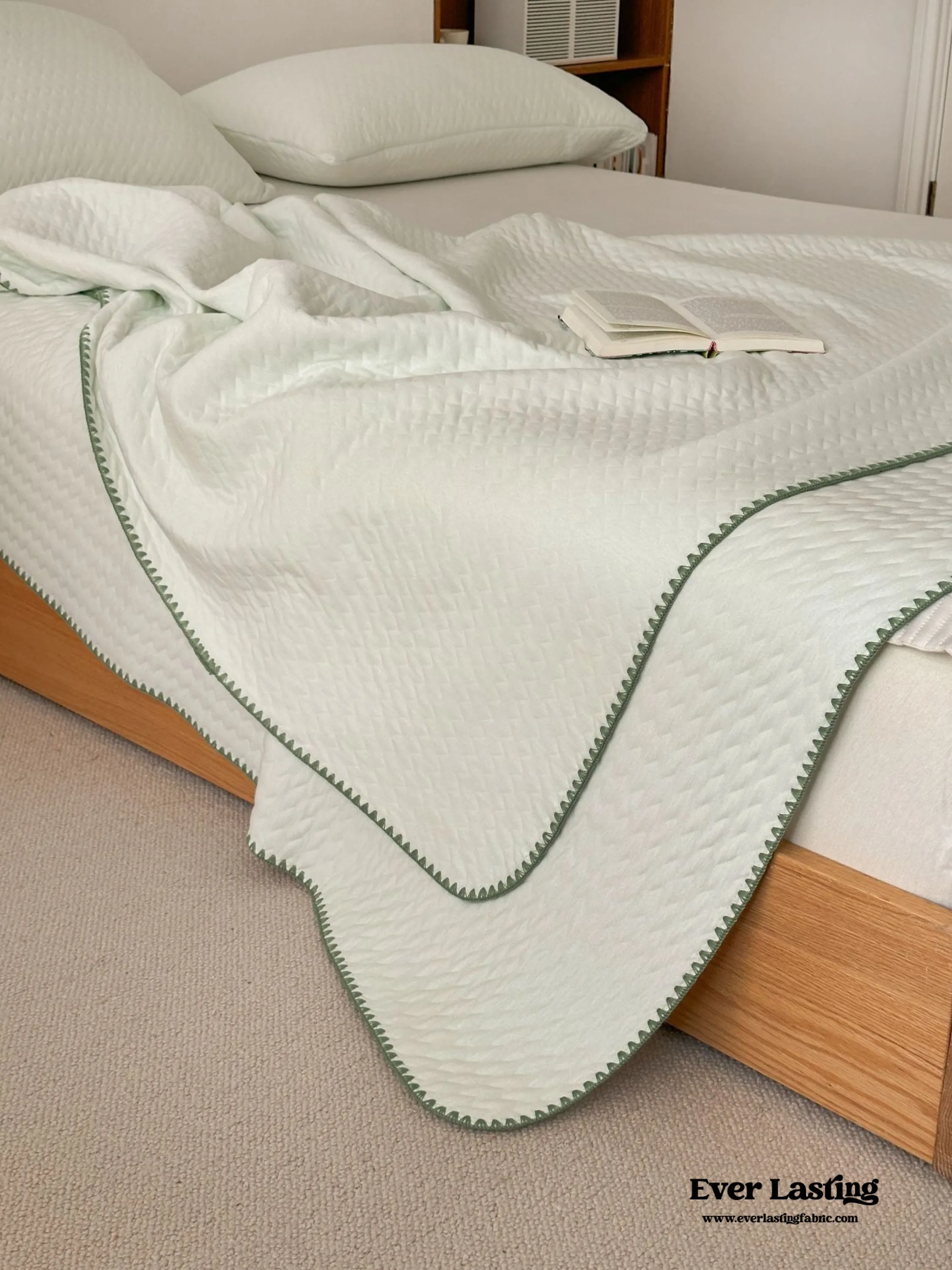 Breathable Pastel Knitted Blanket / Pink Stripes
